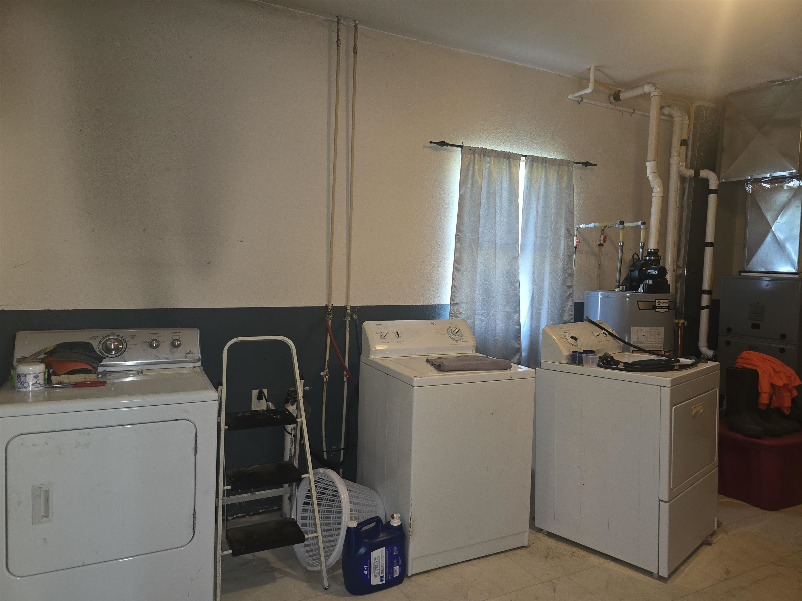 105 S Cedar Street Property Photo 5