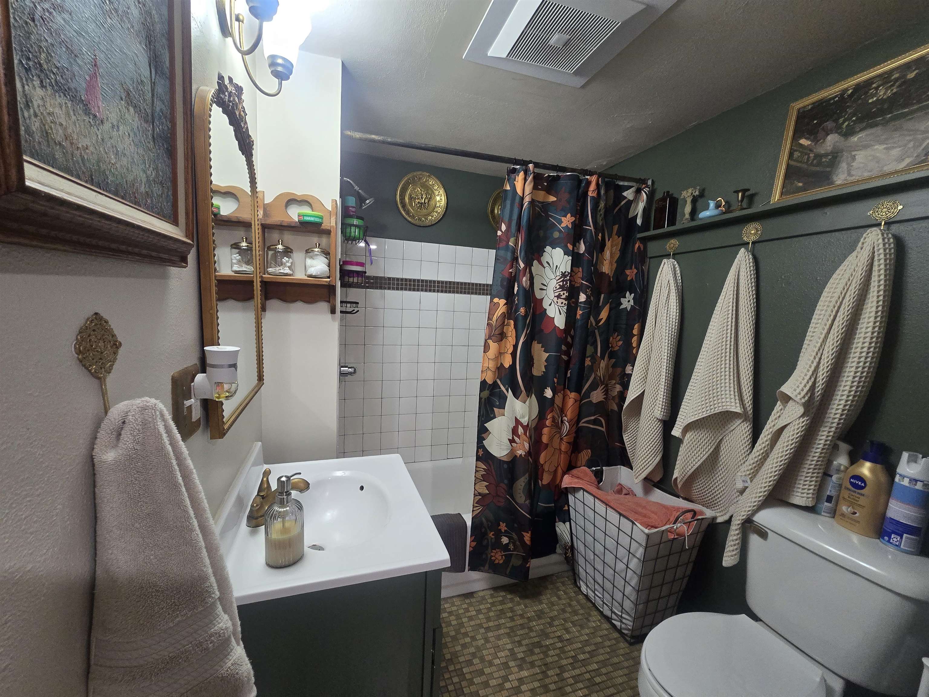 535 W Mcdonough Street Property Photo 9