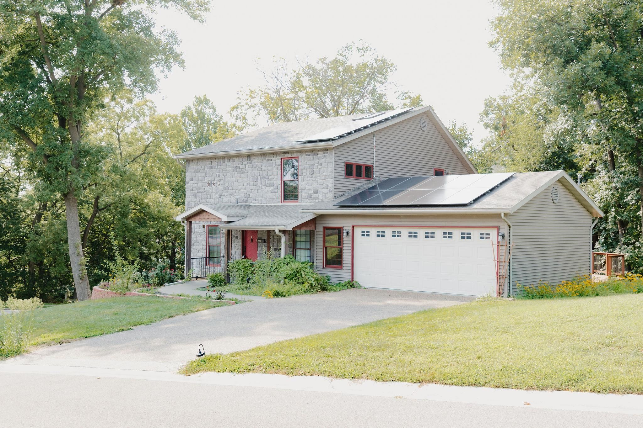 911 Ridgewood Drive Property Photo 1