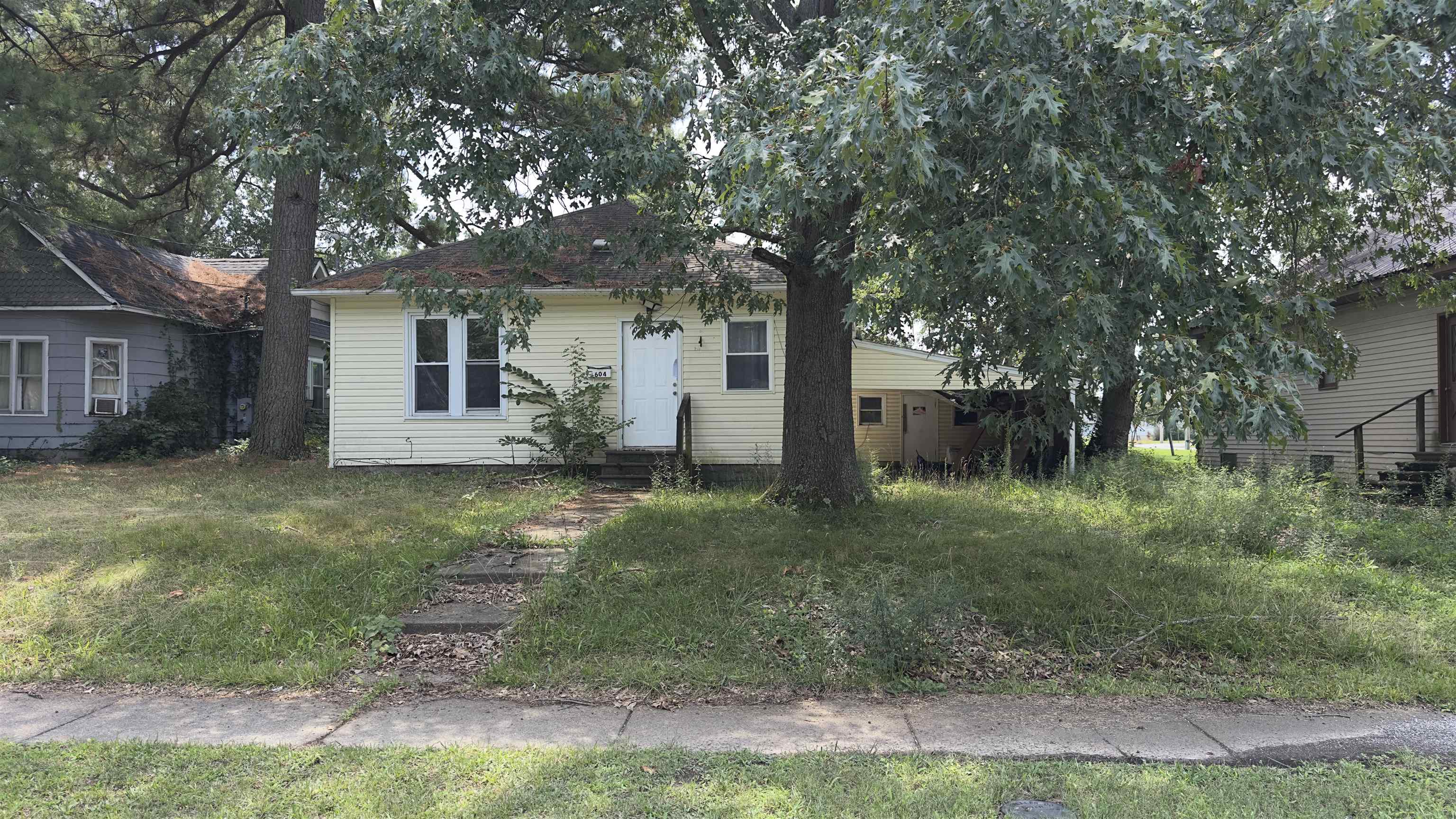 604 E Washington Street Property Photo 1