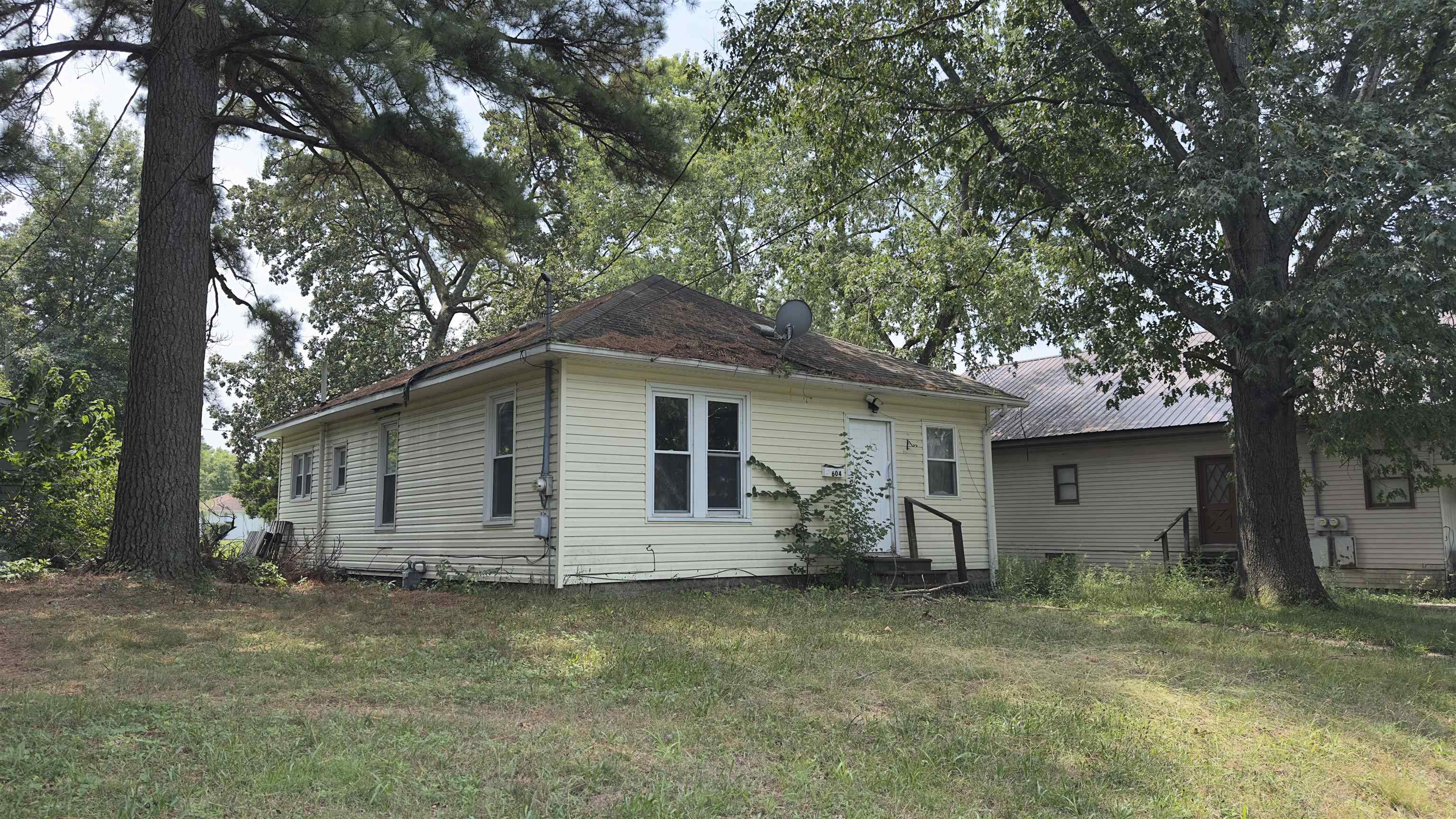 604 E Washington Street Property Photo 2