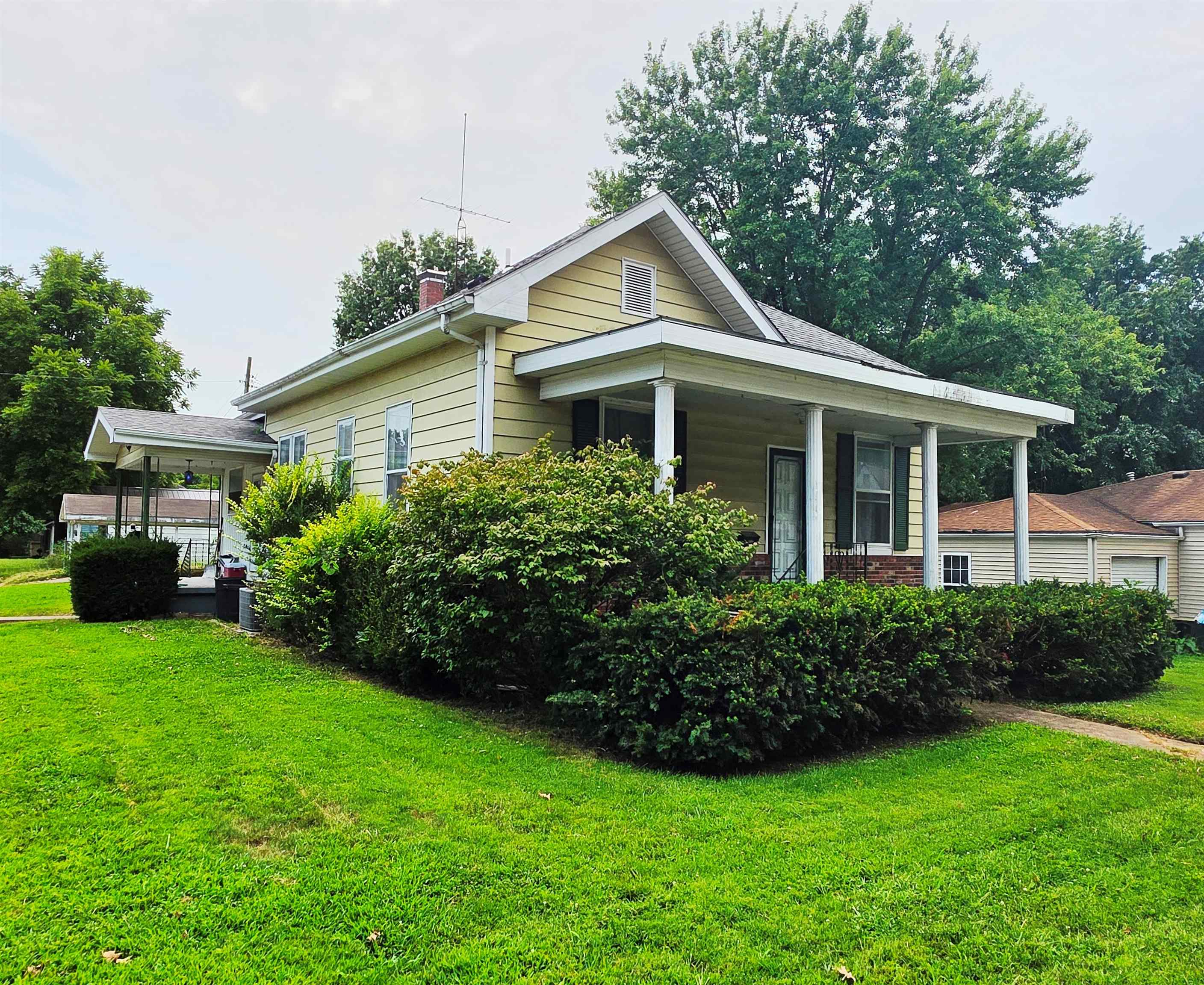 227 E Bennett Street Property Photo 1