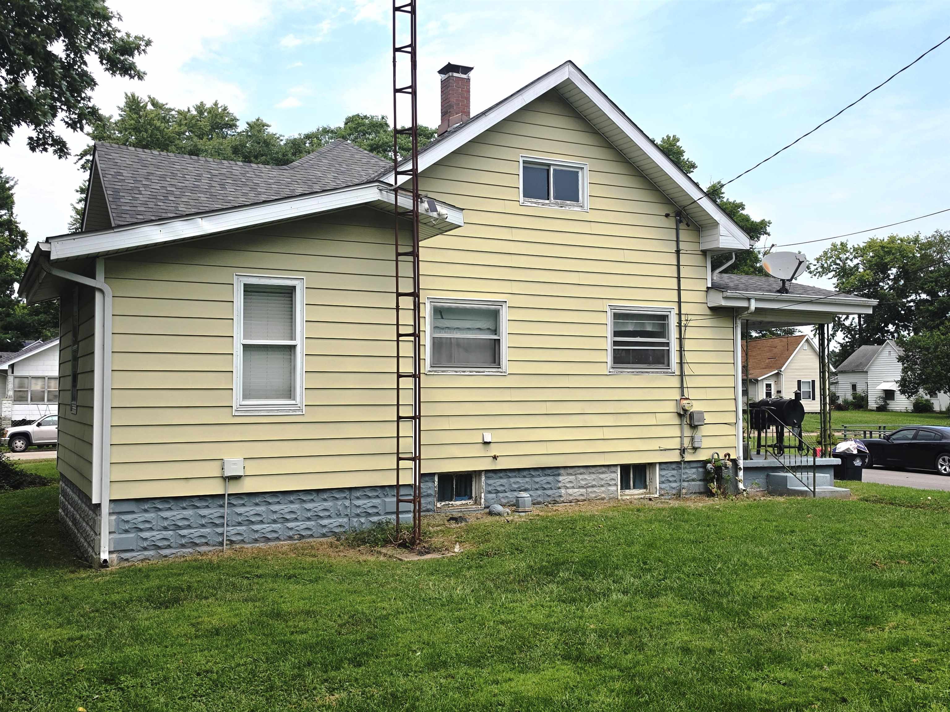 227 E Bennett Street Property Photo 3