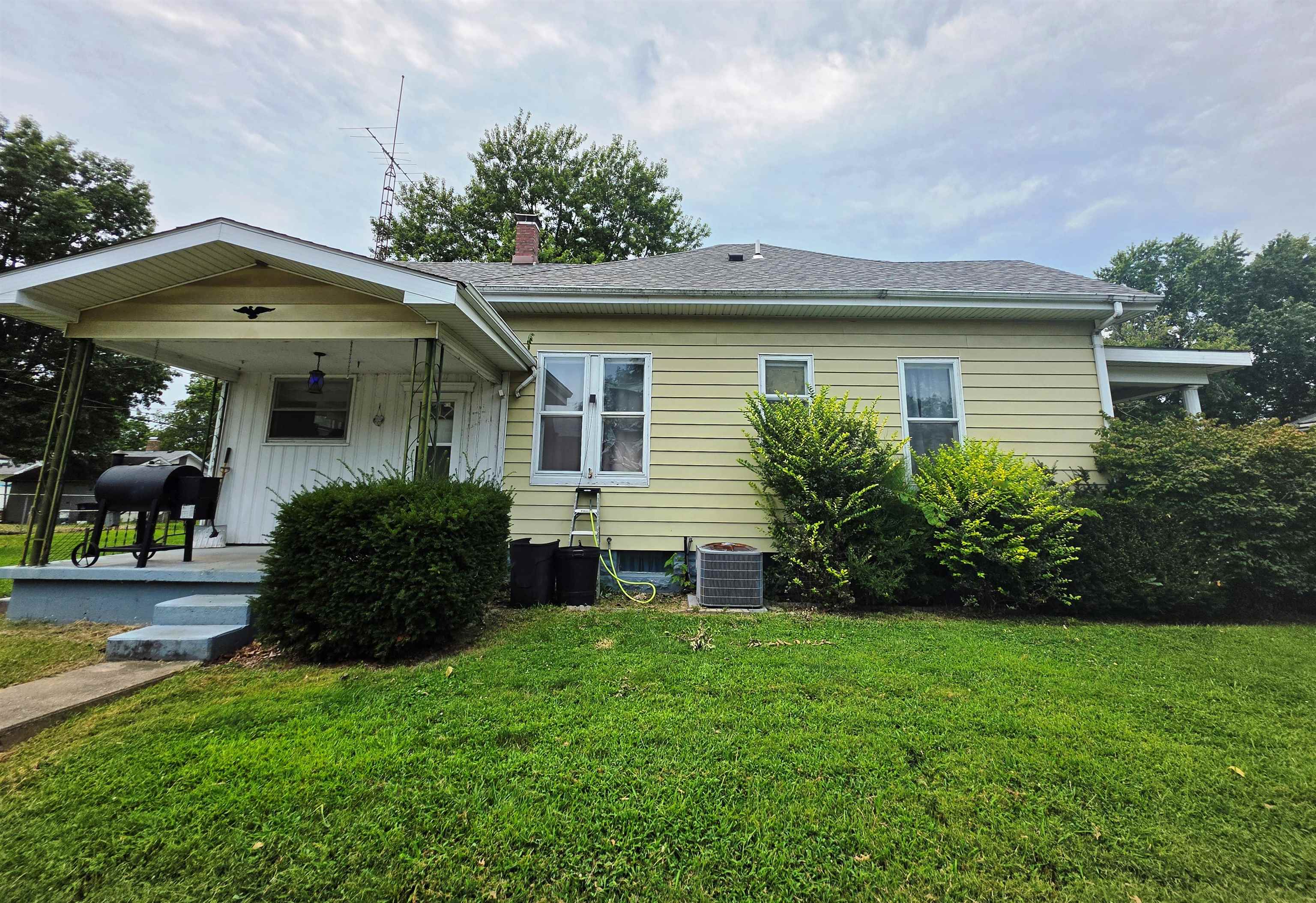 227 E Bennett Street Property Photo 4
