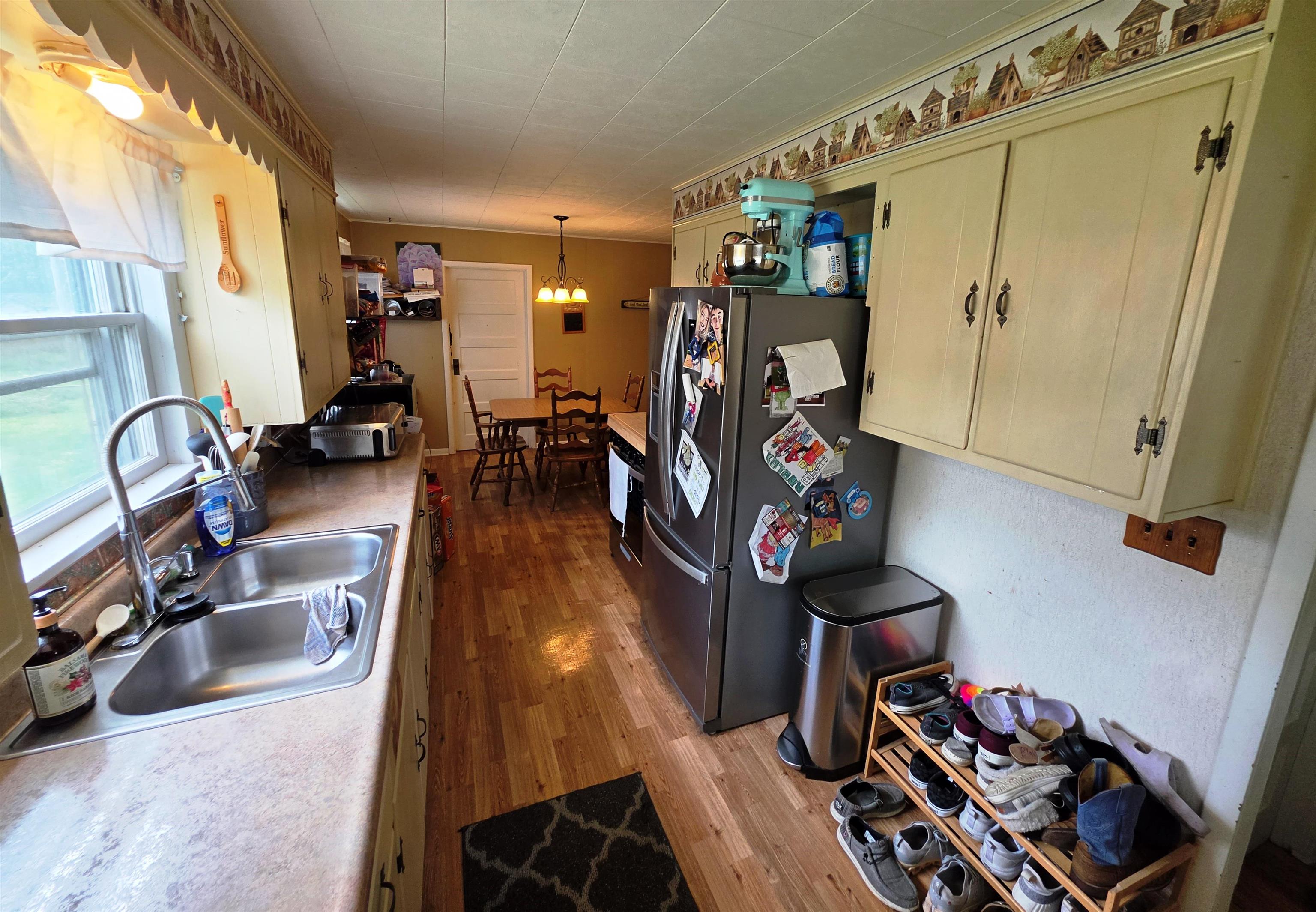 227 E Bennett Street Property Photo 6