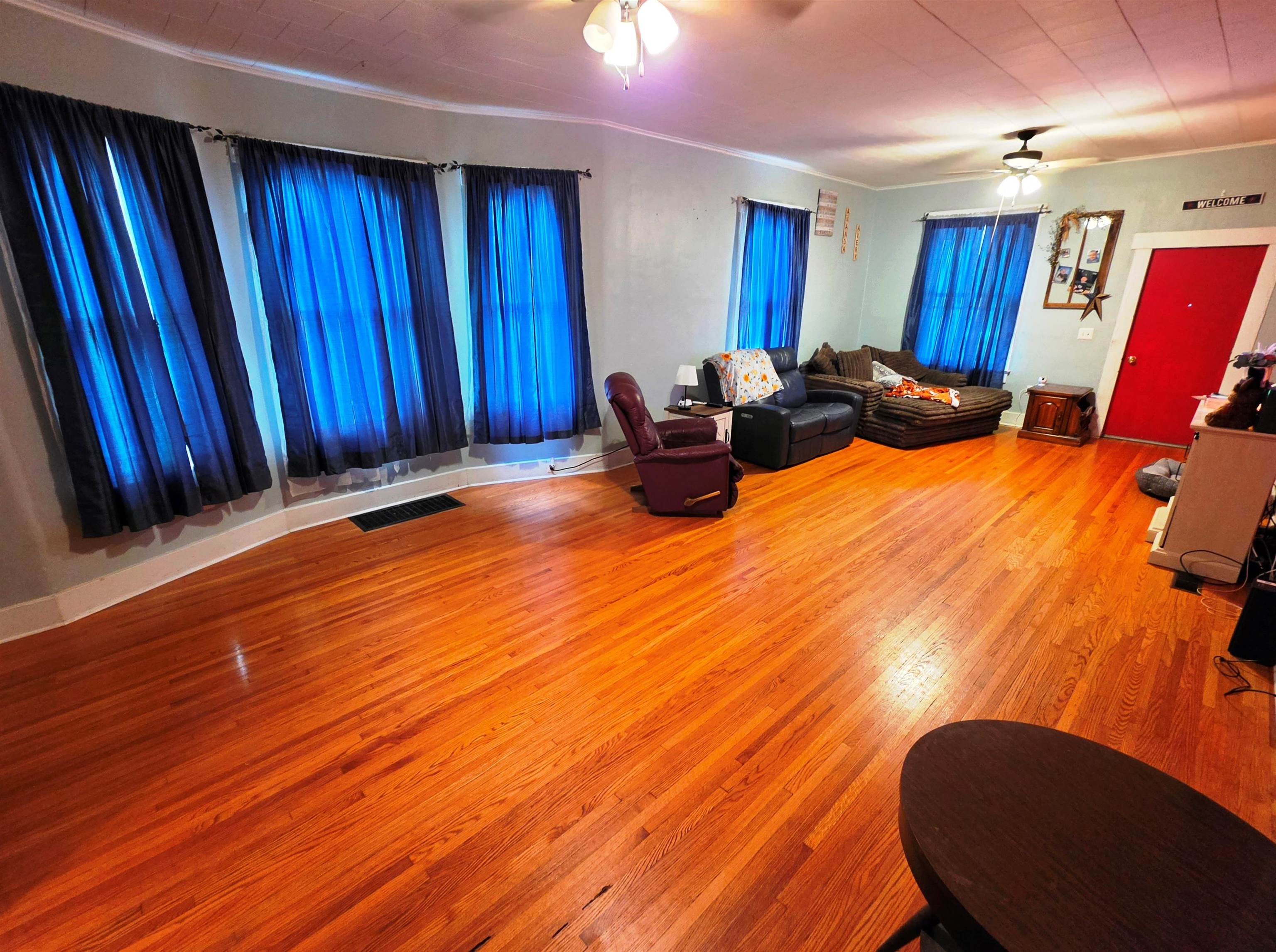 227 E Bennett Street Property Photo 12