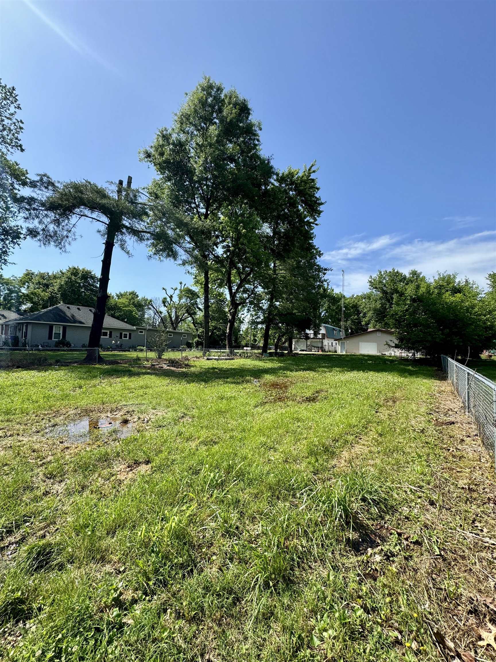 1203 W Elm Street Property Photo 3