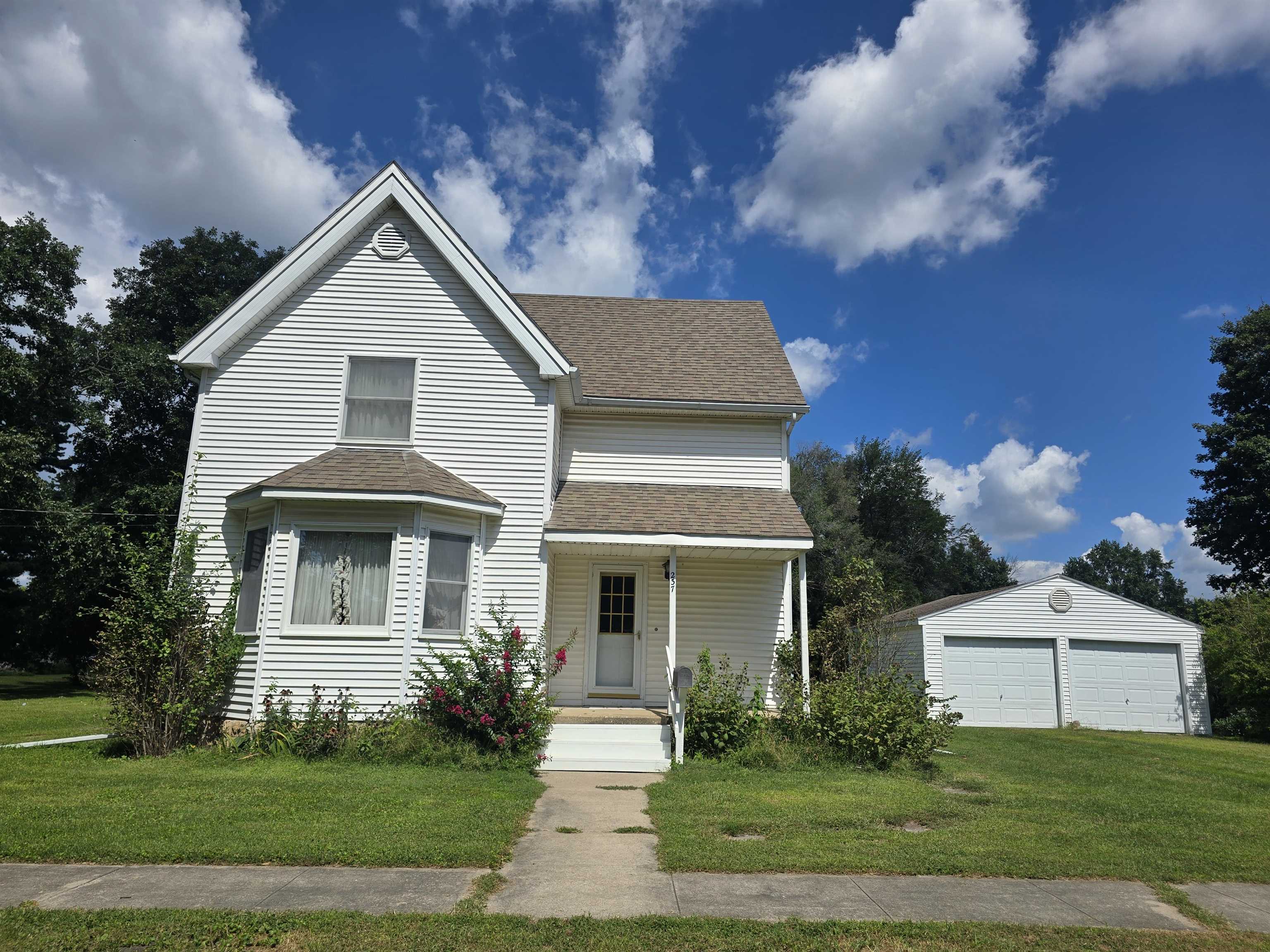 237 W Locust Street Property Photo 1