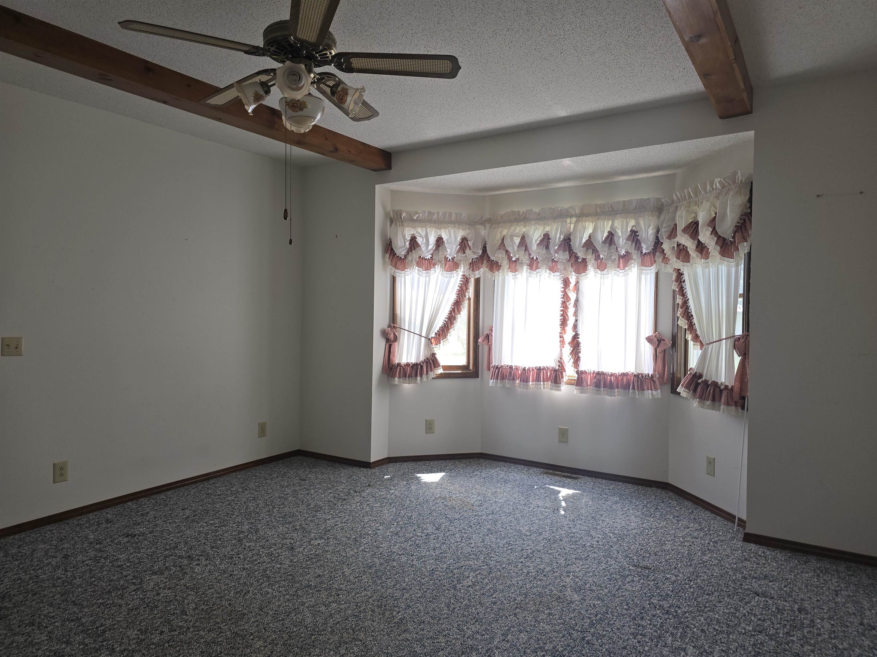 237 W Locust Street Property Photo 3