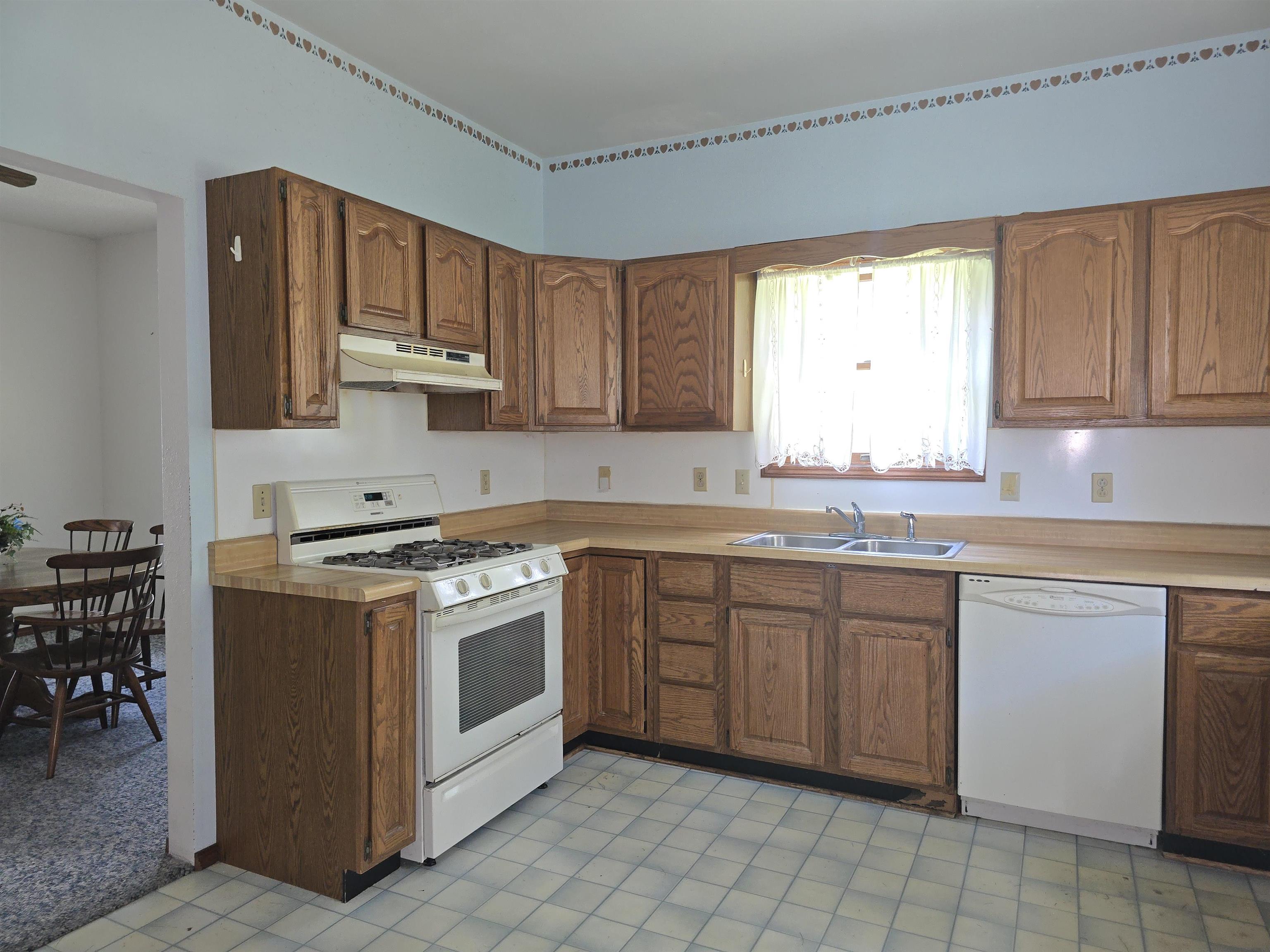 237 W Locust Street Property Photo 9