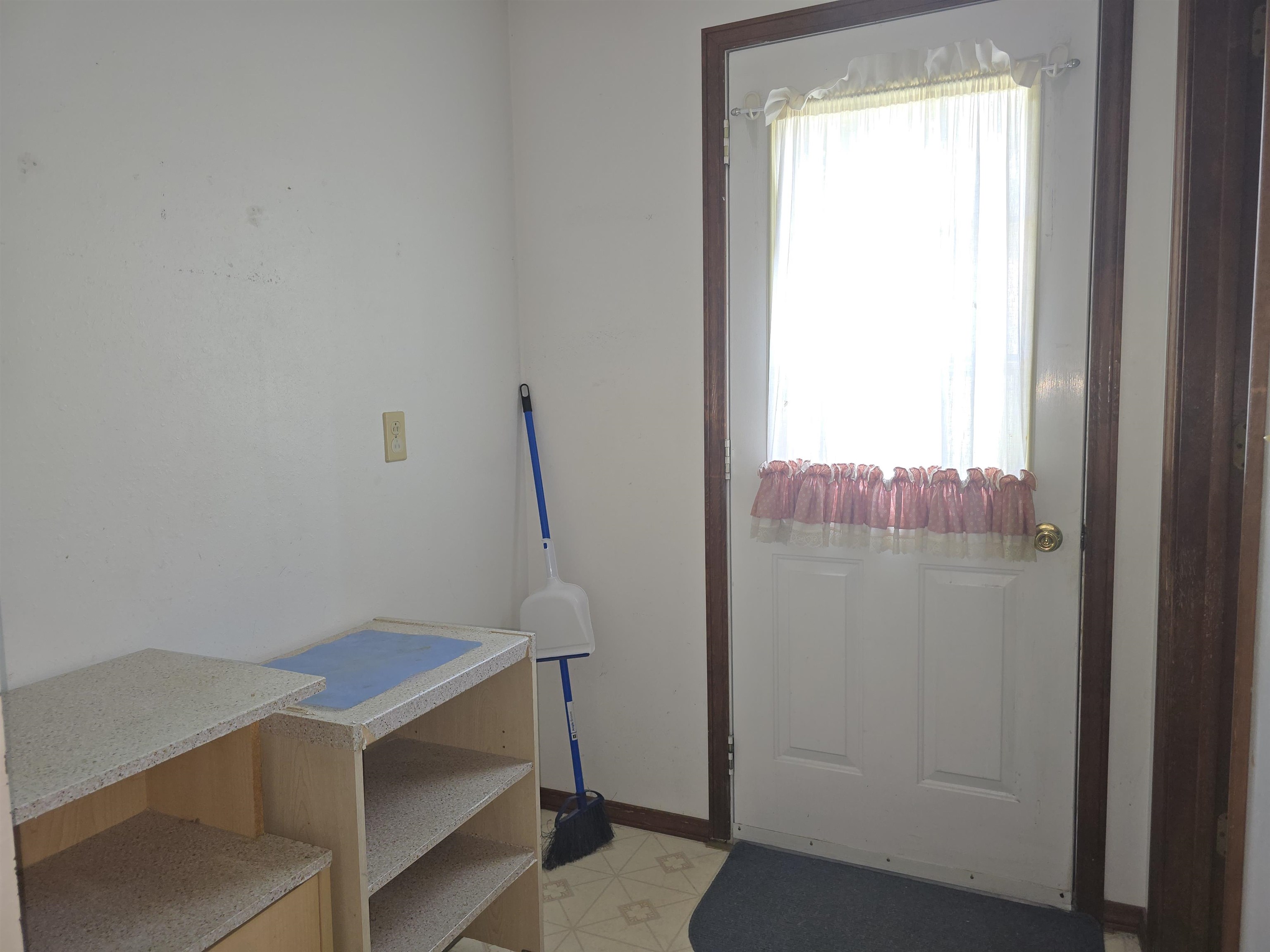 237 W Locust Street Property Photo 14