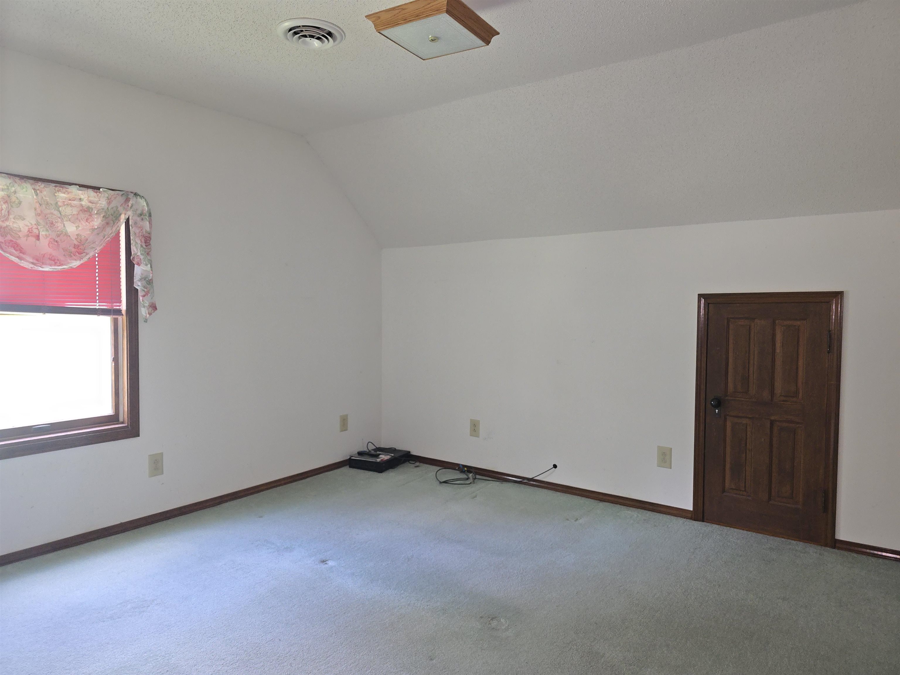 237 W Locust Street Property Photo 18