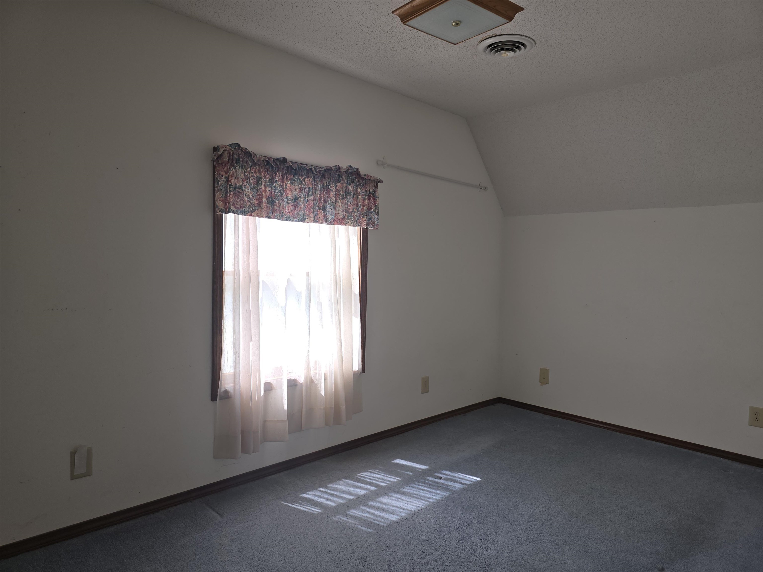 237 W Locust Street Property Photo 20