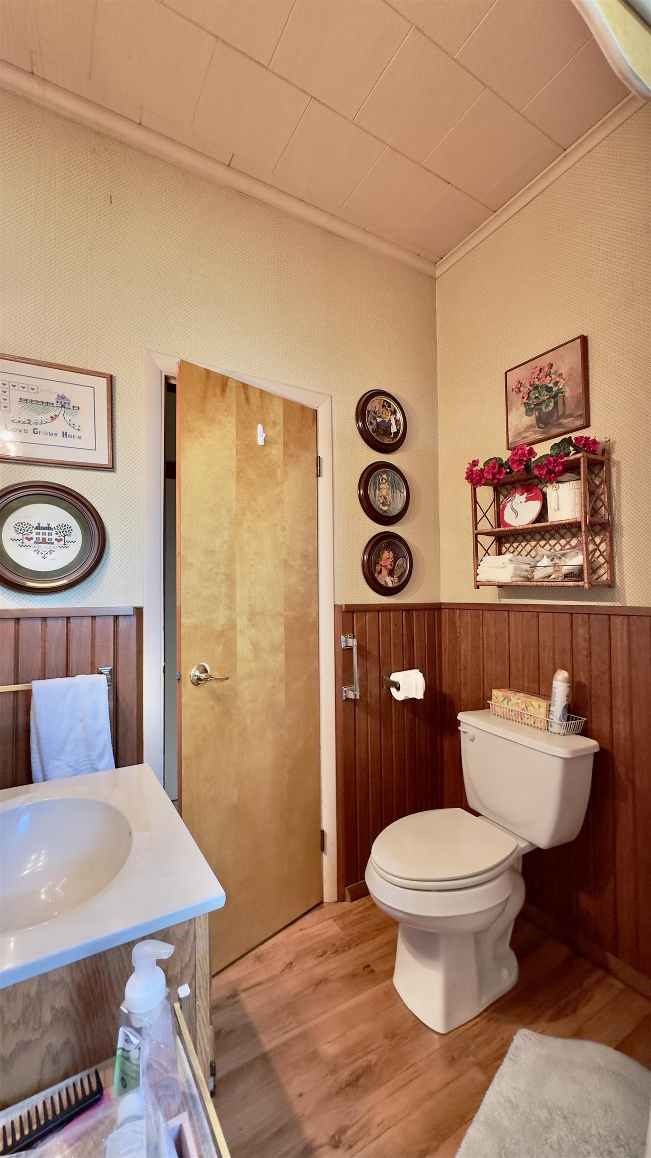 902 E Clark Street Property Photo 14