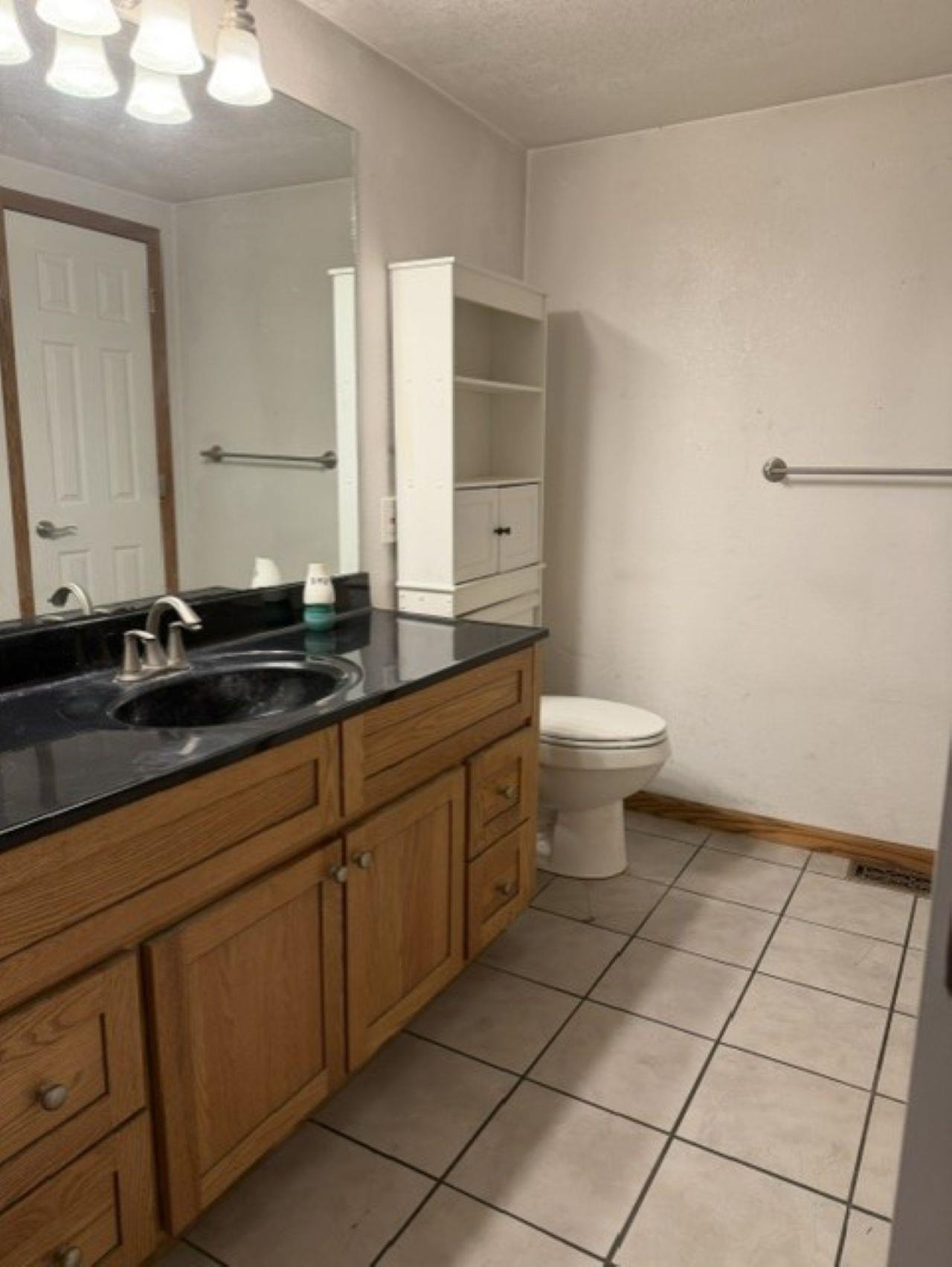 404 N Oak Street Property Photo 5