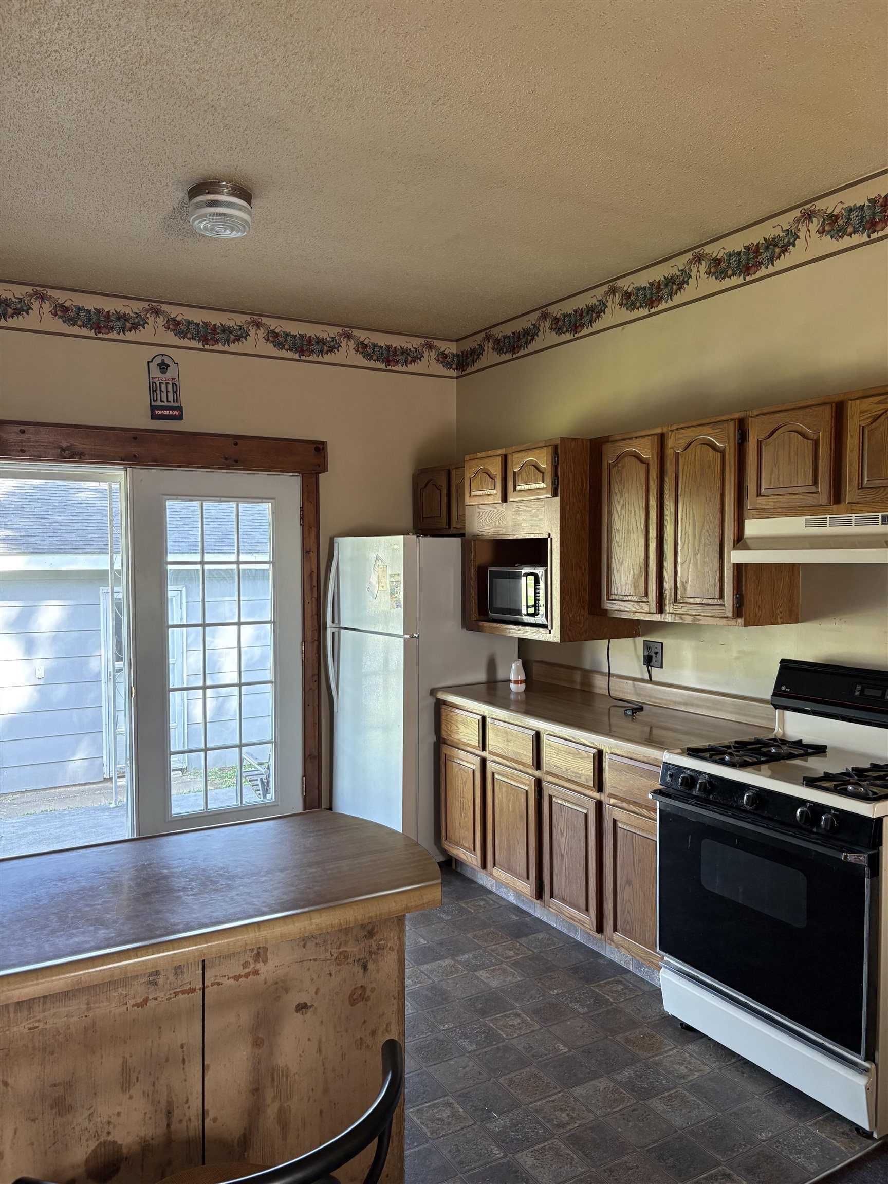428 N Walnut Street Property Photo 2