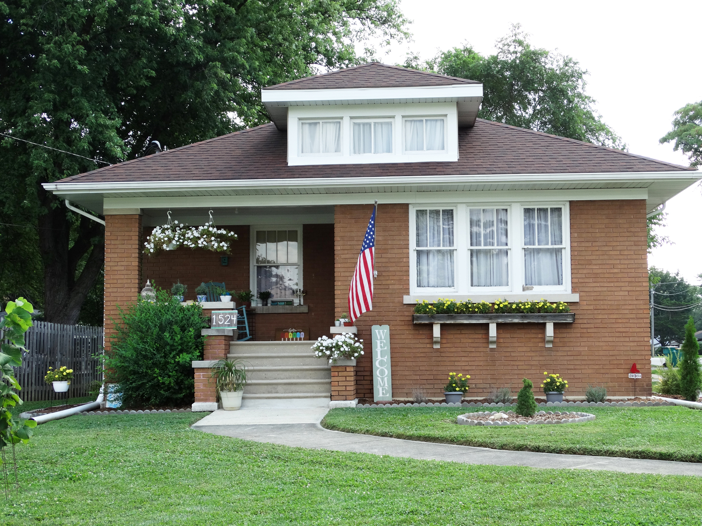 1524 Lawrence Avenue Property Photo 1