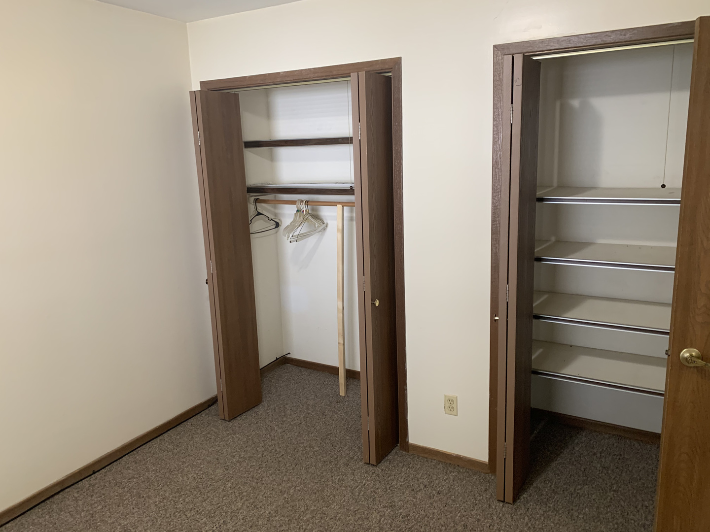 551-564 N Clarence Avenue Property Photo 7