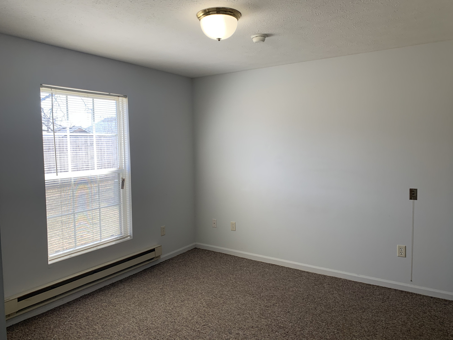 551-564 N Clarence Avenue Property Photo 8