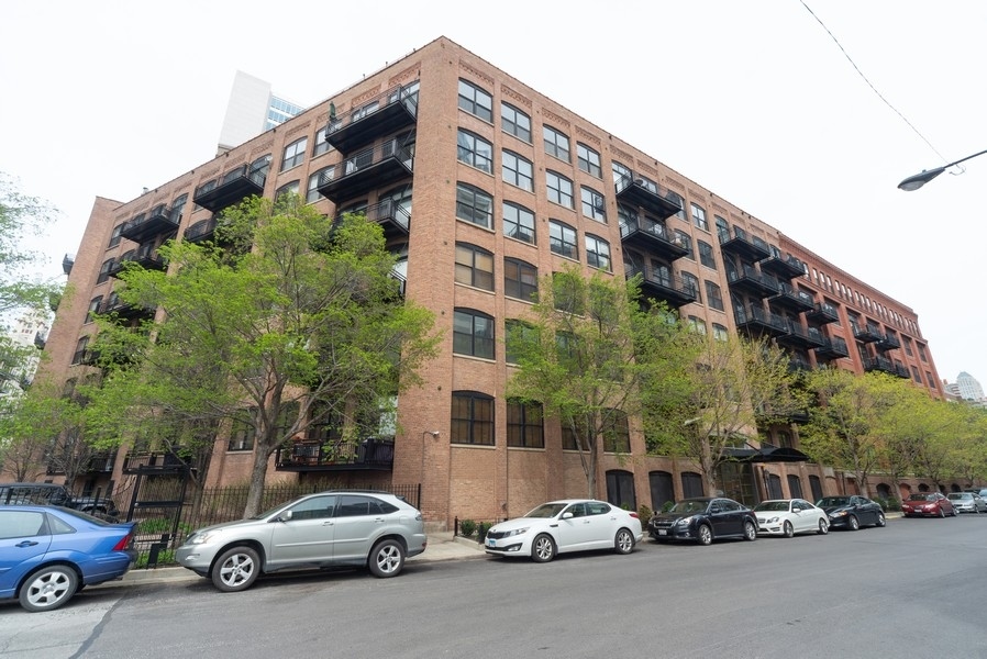 520 W Huron Street GU-57 Property Photo 1
