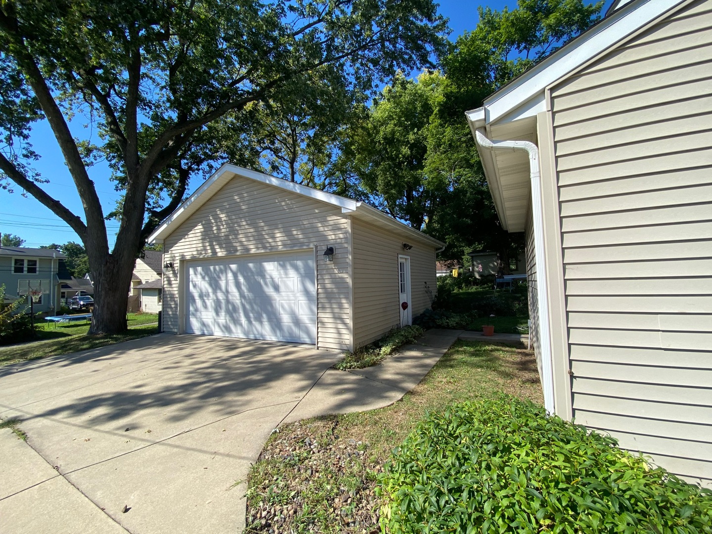 409 Phoenix Avenue Property Photo 34