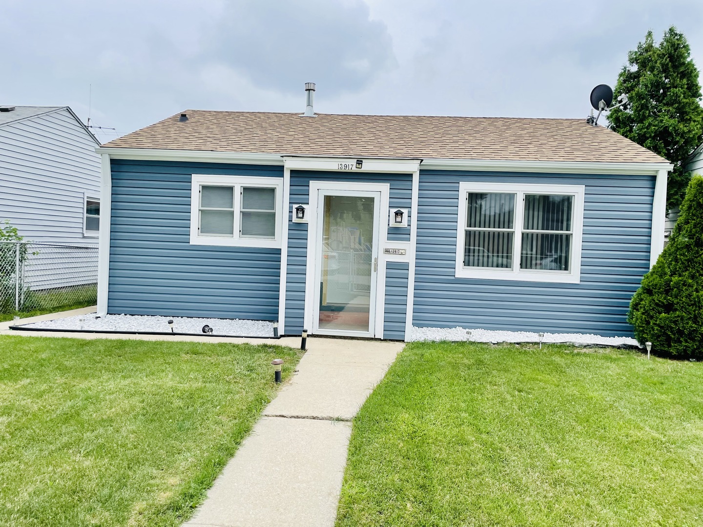 S 13917 Hoxie Avenue Property Photo