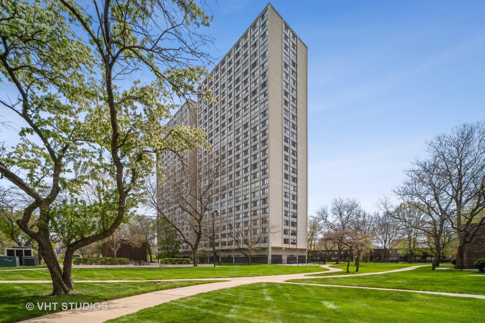 S 4850 Lake Park Avenue 905 Property Photo 1
