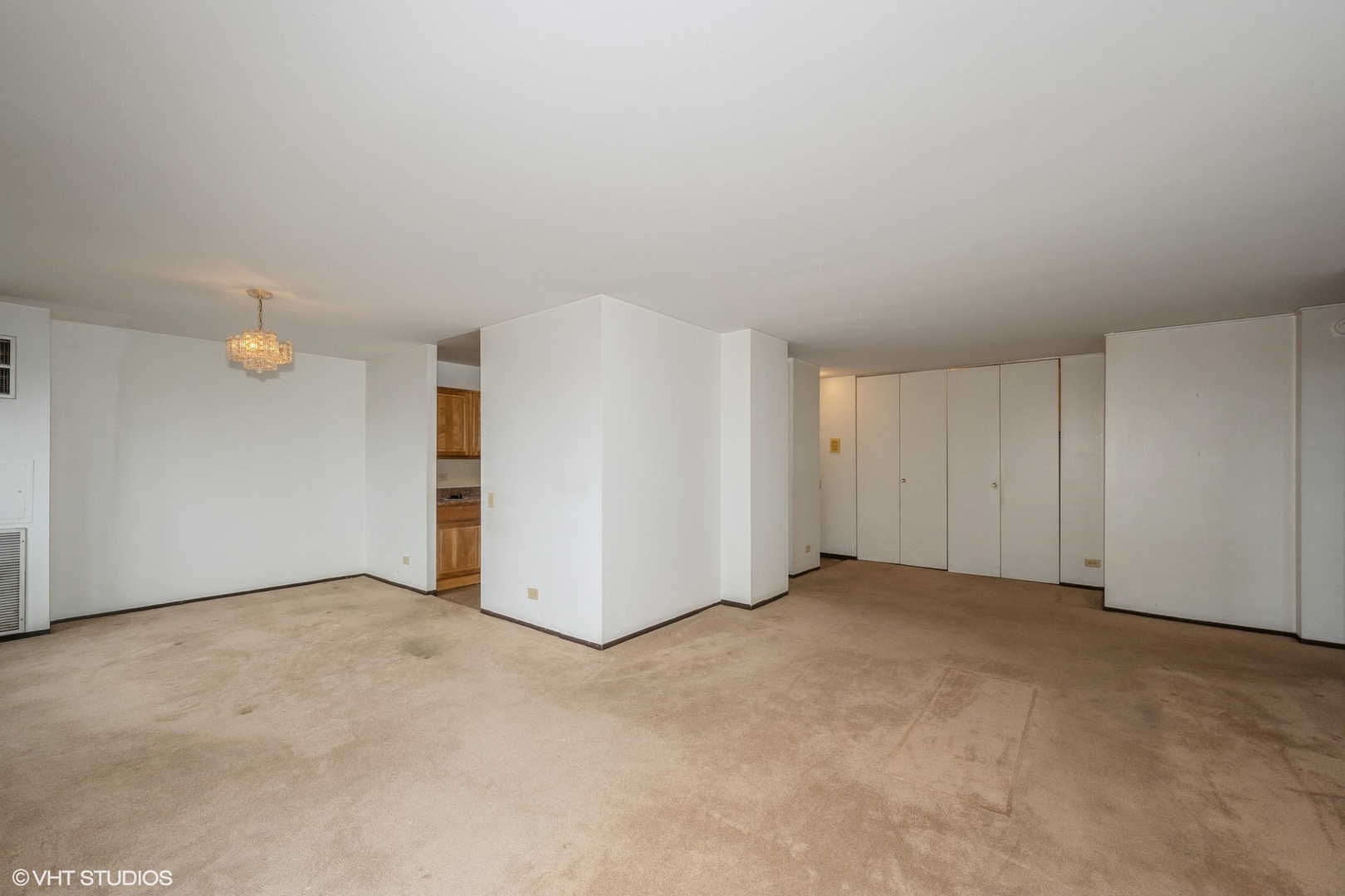 S 4850 Lake Park Avenue 905 Property Photo 2