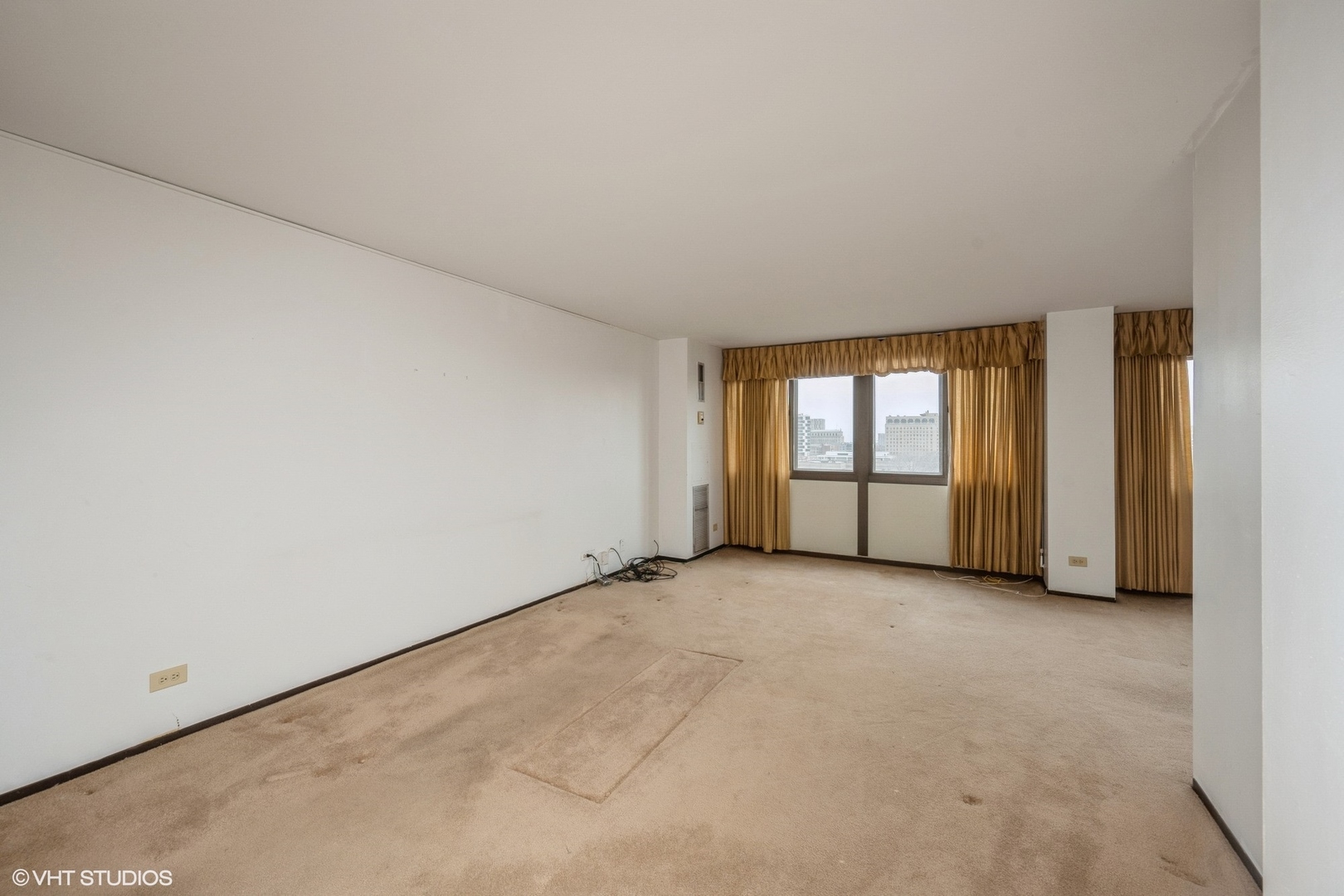 S 4850 Lake Park Avenue 905 Property Photo 3