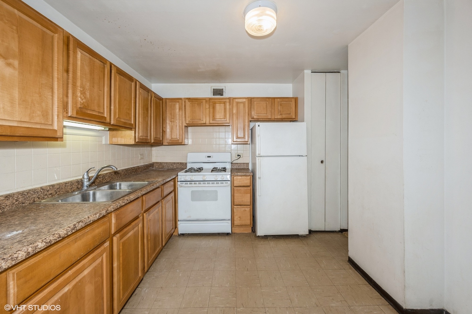 S 4850 Lake Park Avenue 905 Property Photo 4