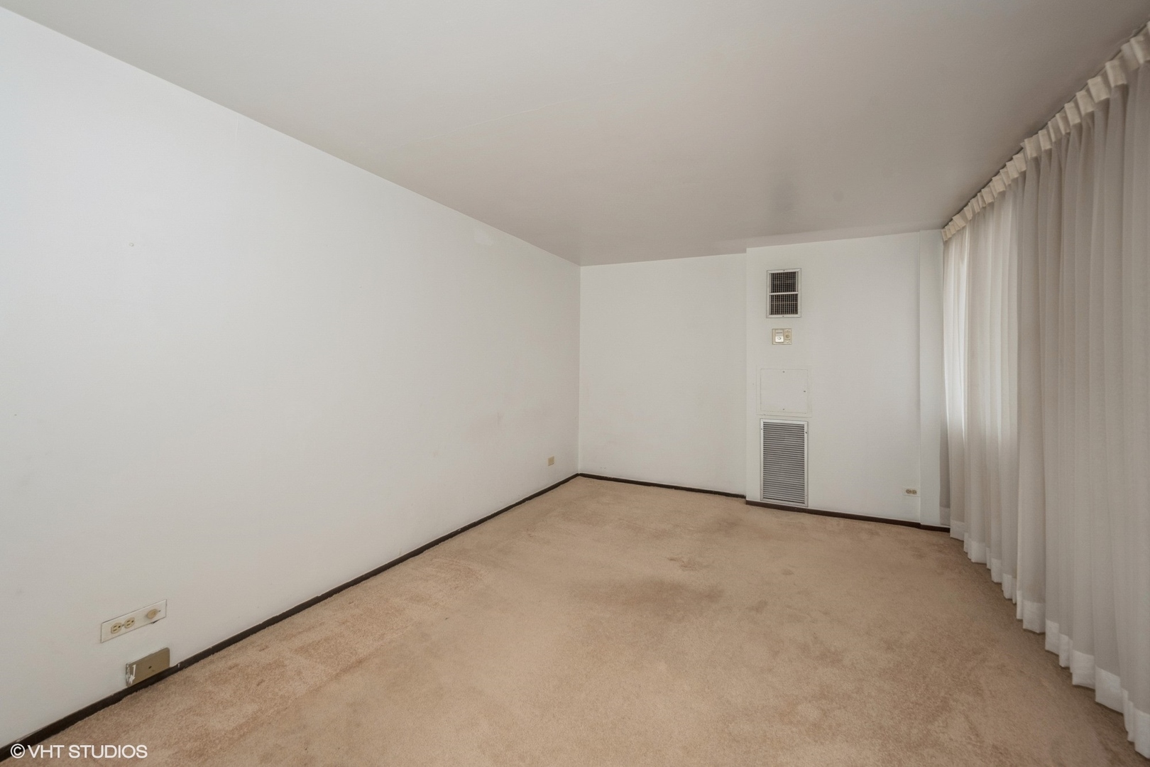 S 4850 Lake Park Avenue 905 Property Photo 7
