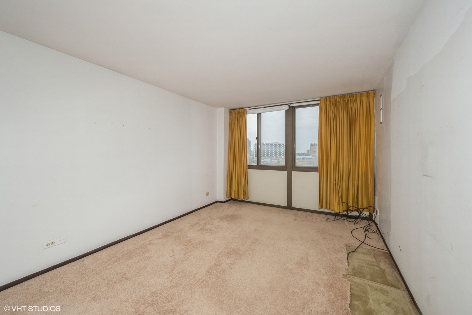 S 4850 Lake Park Avenue 905 Property Photo 8