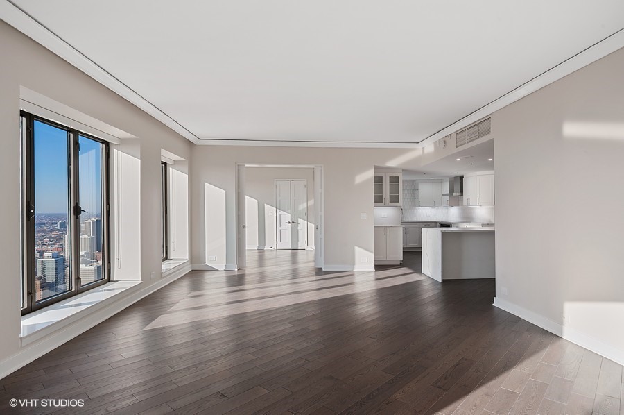 N 950 Michigan Avenue 4304 Property Photo 3