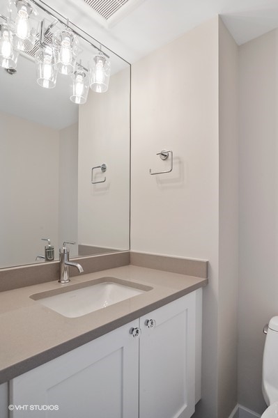 N 950 Michigan Avenue 4304 Property Photo 14