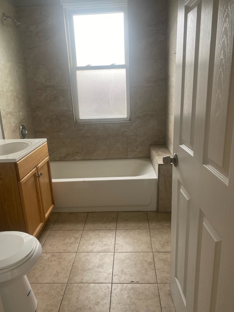 2248 W Marquette Road 1 Property Photo 2