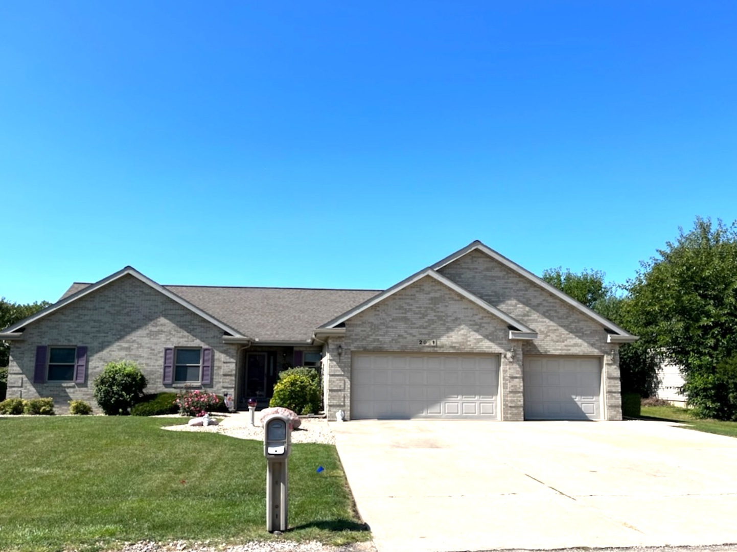 2021 Autumnwood Drive Property Photo 1