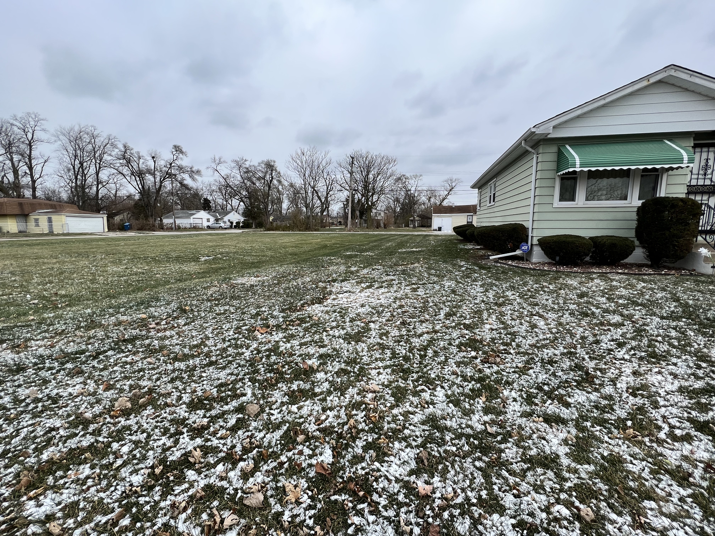 15207 Lincoln Avenue Property Photo 1