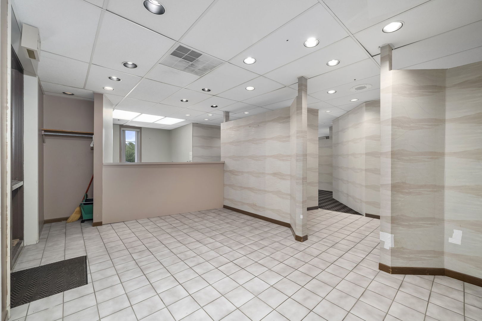 1106 N Larkin Avenue B Property Photo 8