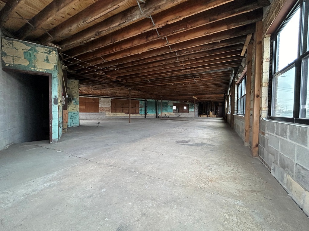 2461 W Grand Avenue Property Photo 3