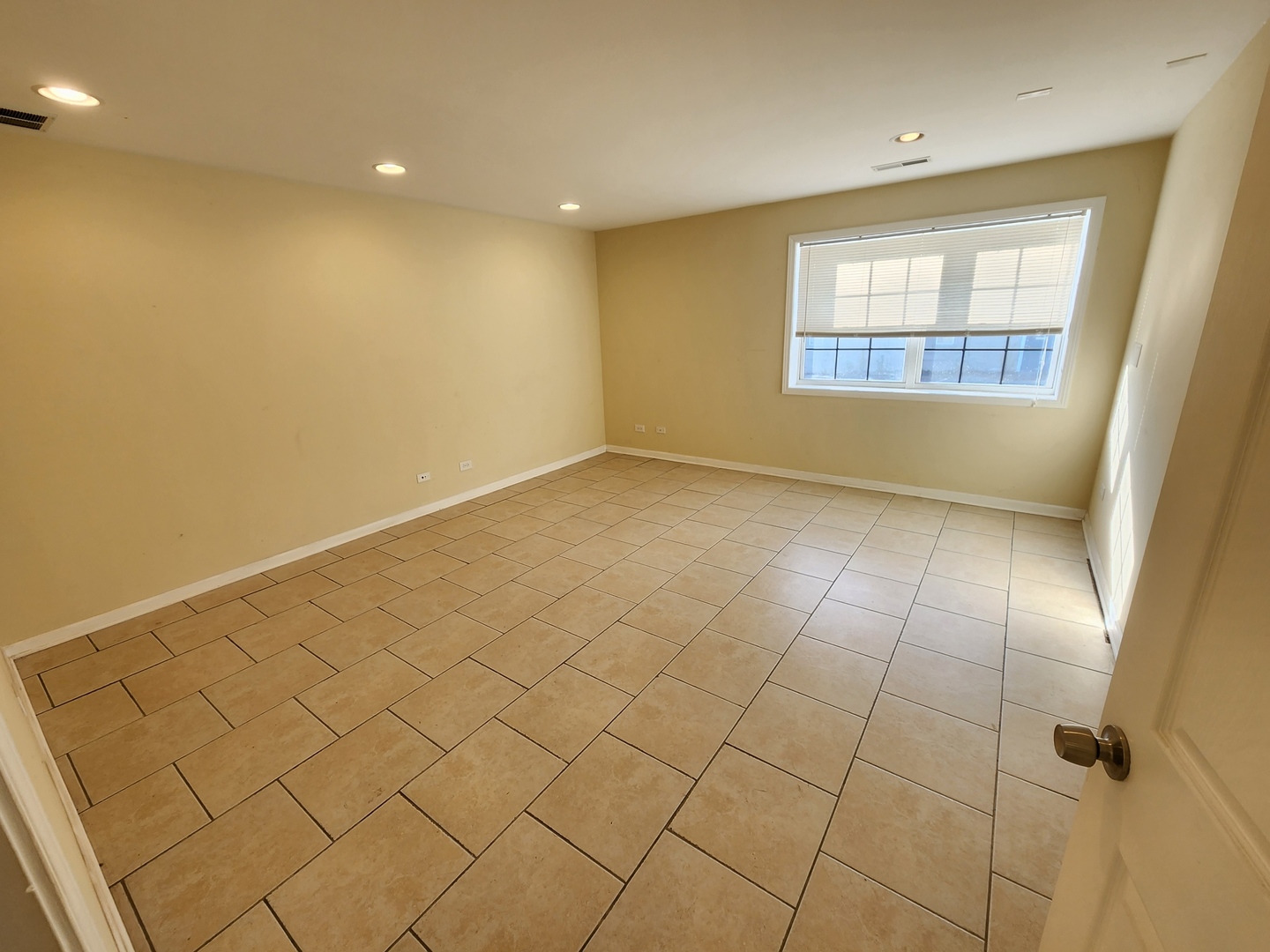 248 S Highland Avenue Property Photo 4