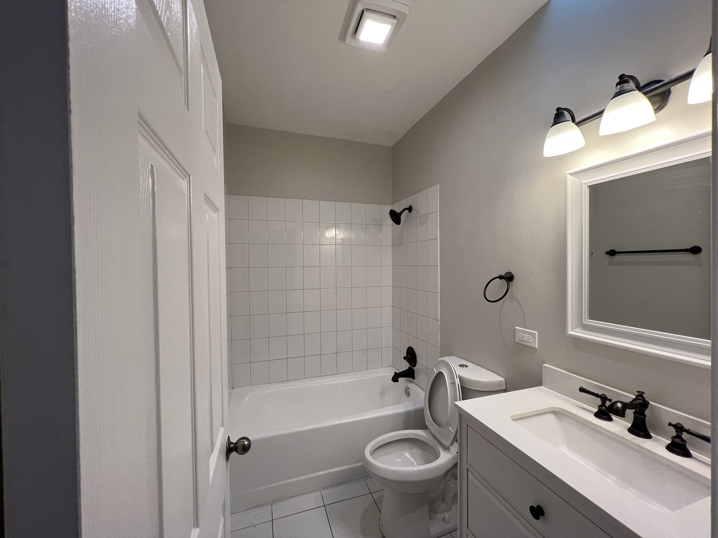 3242 N Pulaski Road Property Photo 3