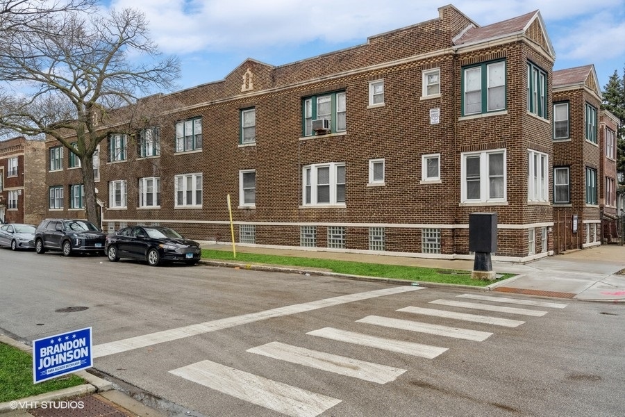4954-56 W Augusta Boulevard Property Photo 4