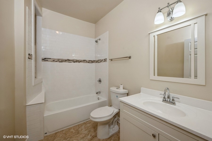 4954-56 W Augusta Boulevard Property Photo 11