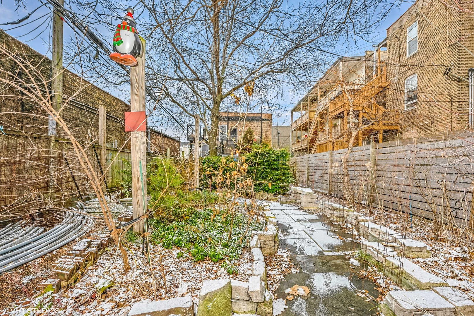 512 N Leavitt Street Property Photo 2