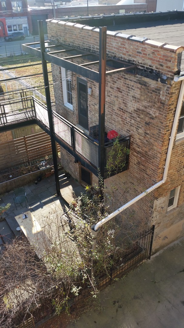 512 N Leavitt Street Property Photo 3