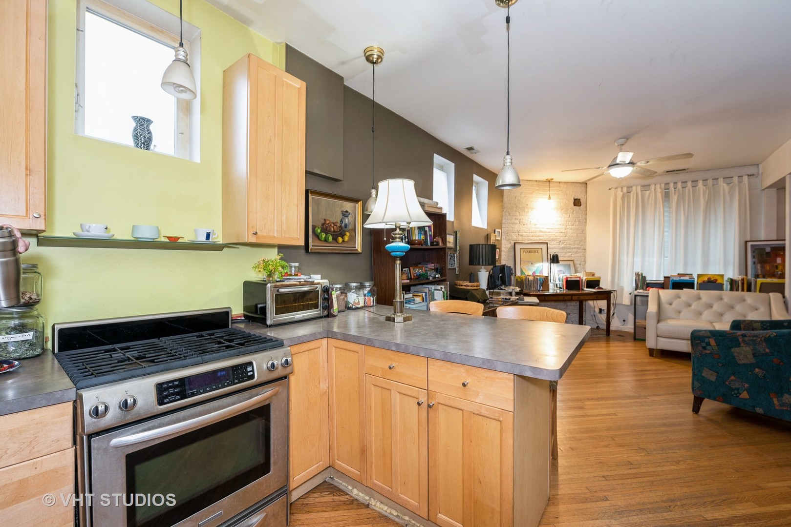 512 N Leavitt Street Property Photo 4