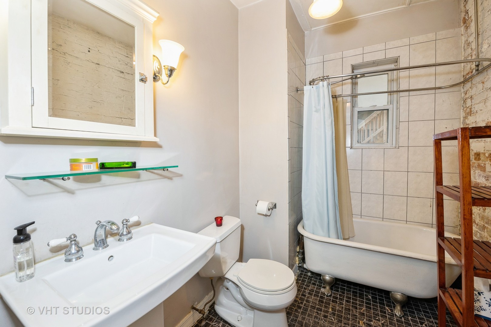 512 N Leavitt Street Property Photo 7
