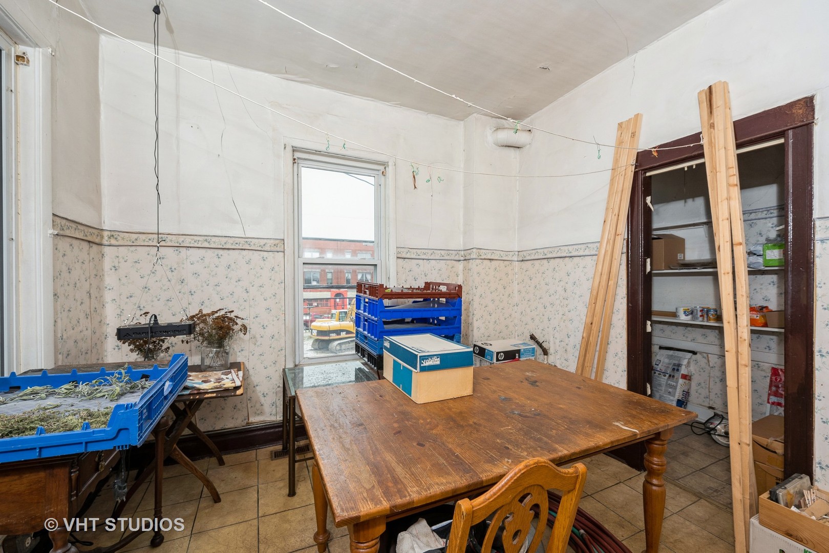 512 N Leavitt Street Property Photo 8