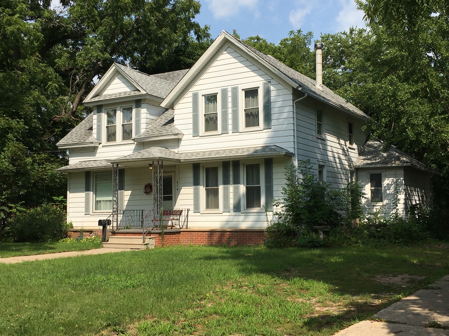 S 614 Locust Street Property Photo 1