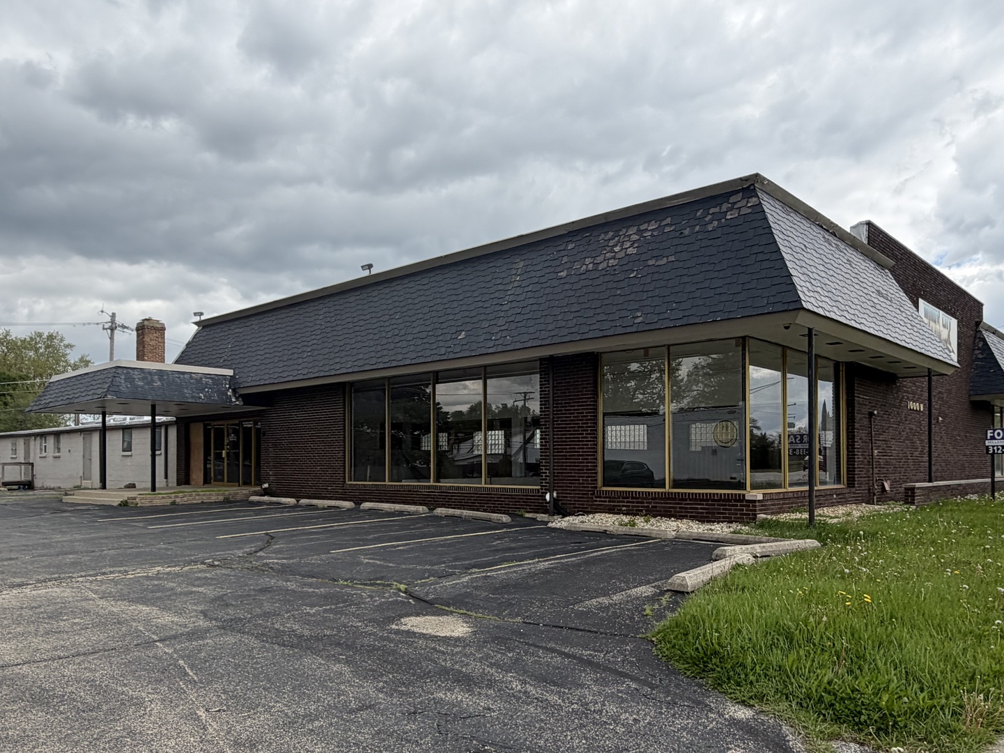 1000 W Northwest Highway Property Photo 1